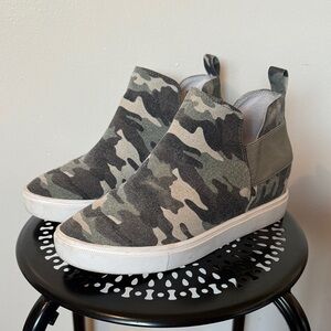 Steve Madden Green Camouflage Womens Sneakers